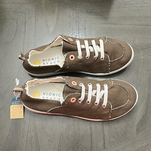 Vionic | Olive Waffle Knit Pismo Sneaker - Women - Picture 4 of 11